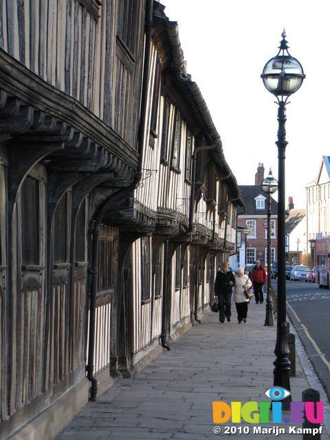 SX12347 Row of old houses in Stratford-upon-Avon